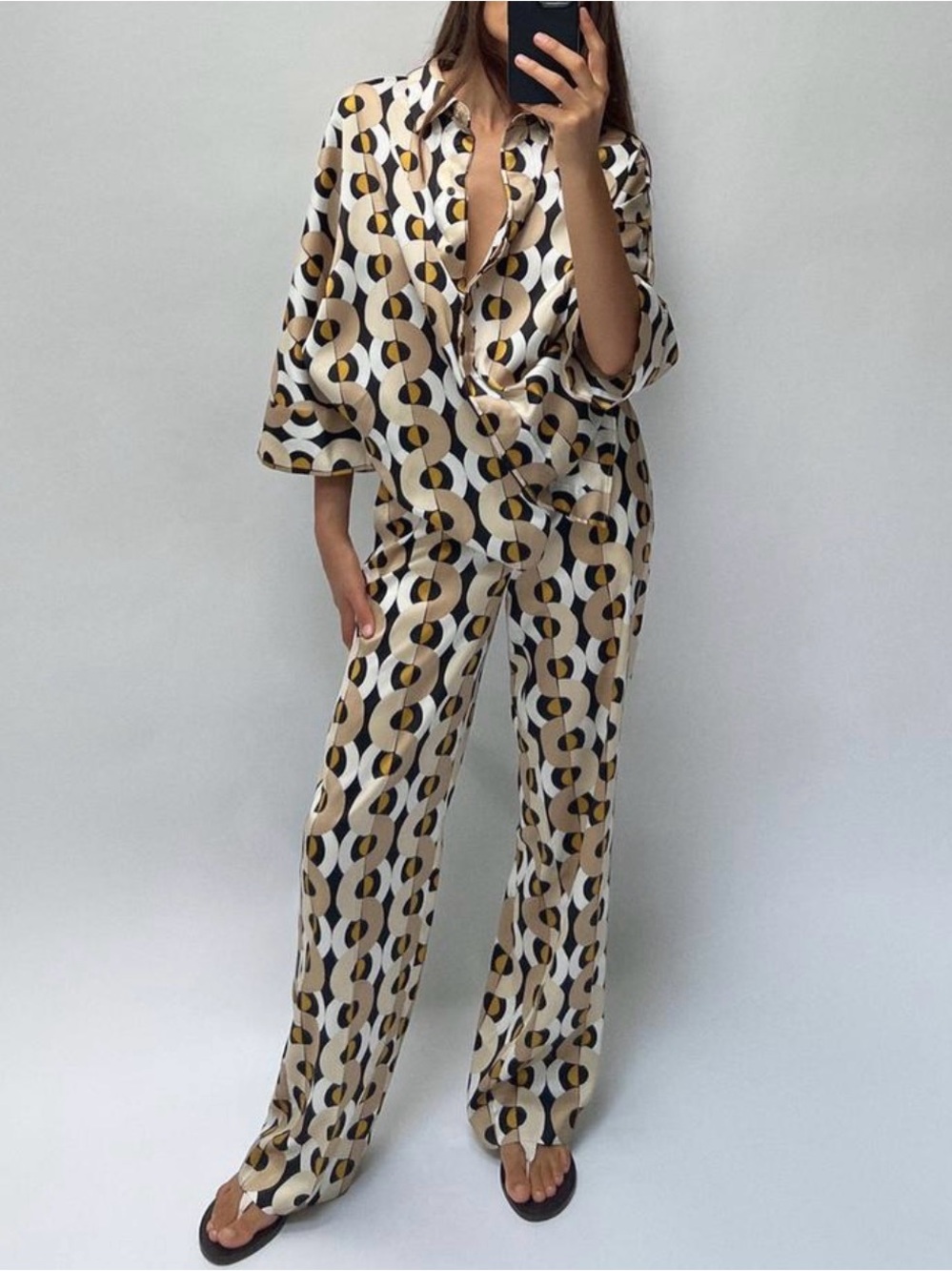 Wide-Leg Geometric Print Pants in Beige & Black